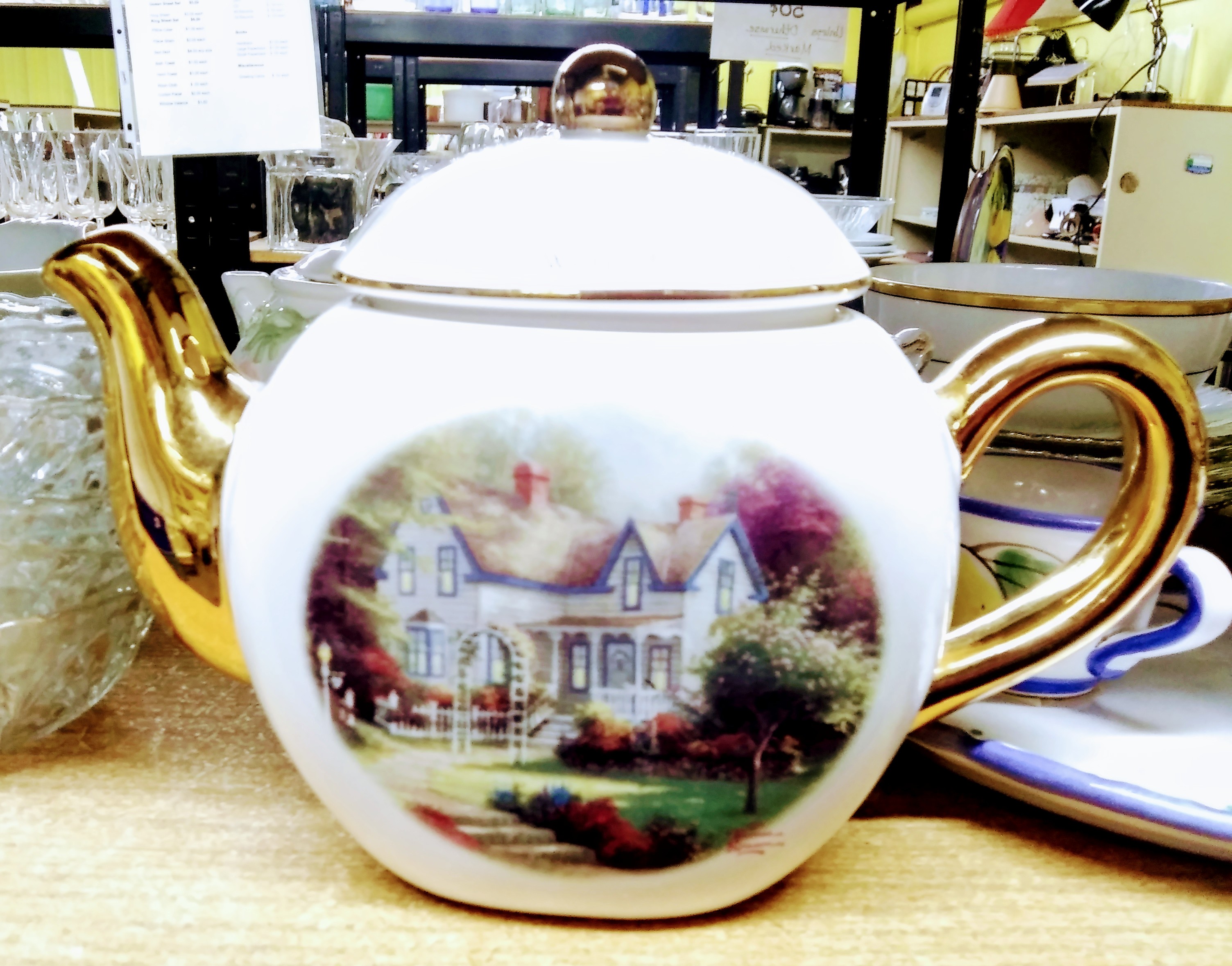 Tea Pot with Cottage Design