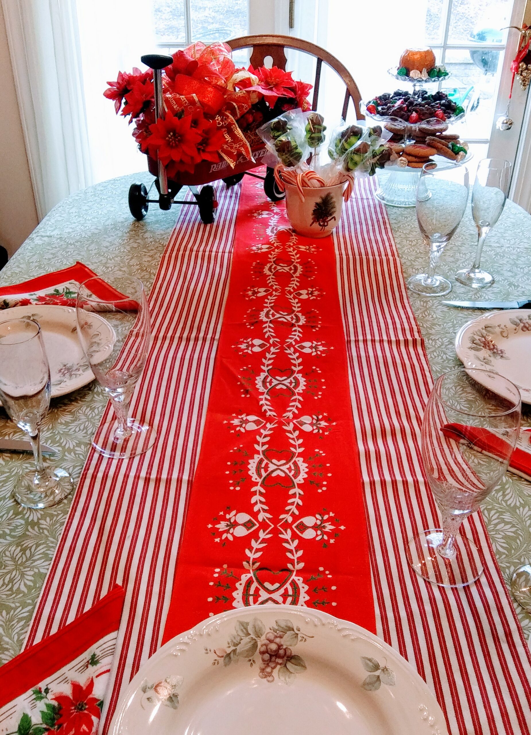 Wagon Centerpiece and Vintage Table Runner