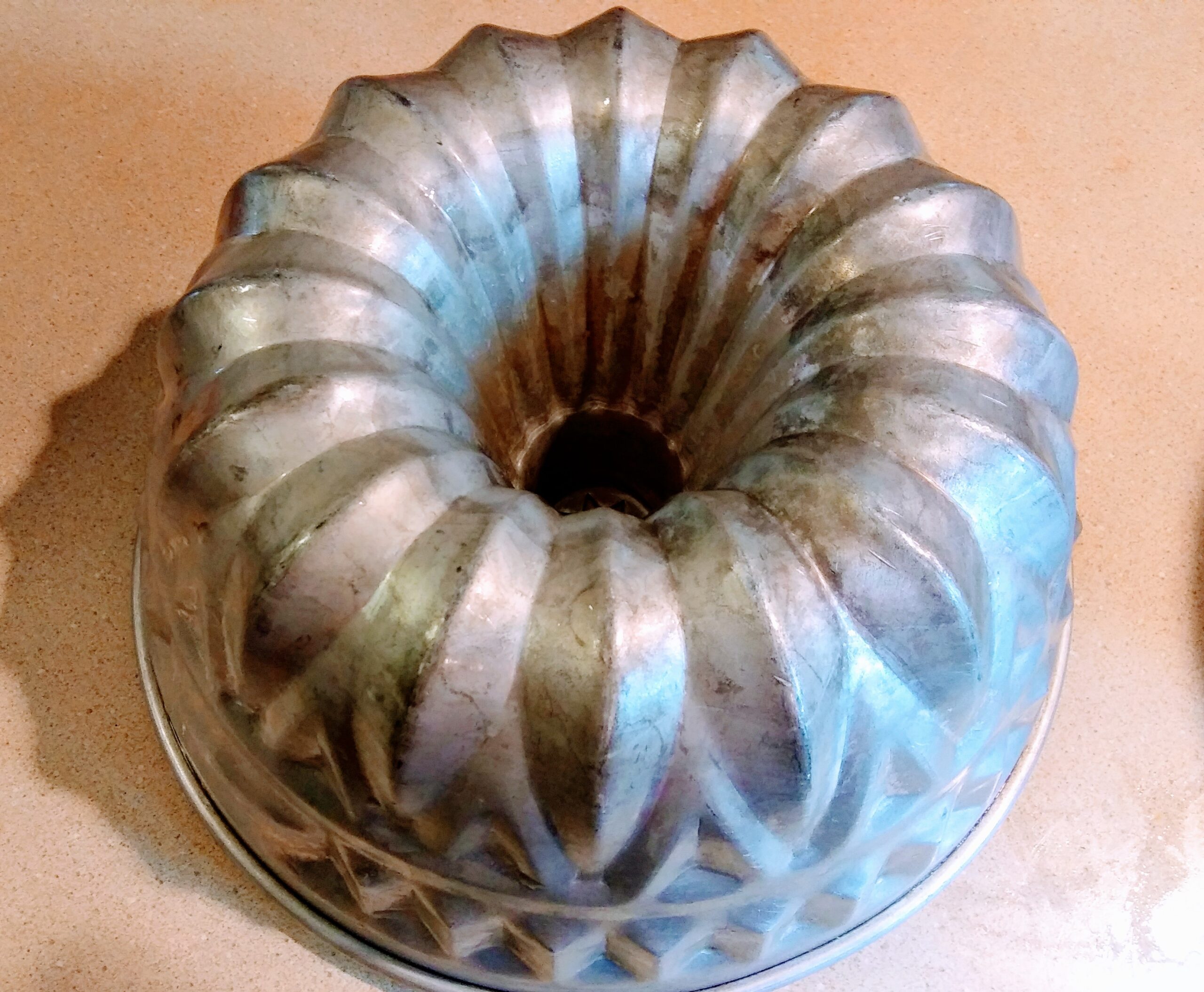 Vintage Swirl Bundt Pan