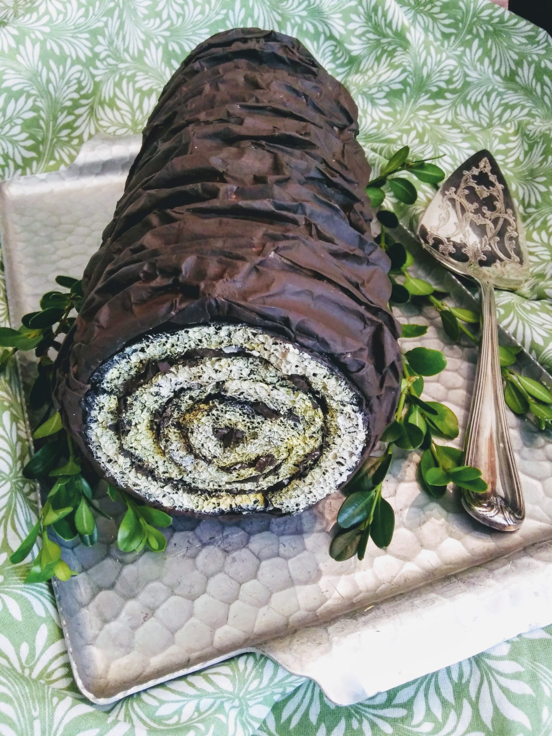 Faux Cake Roll with Cake Server