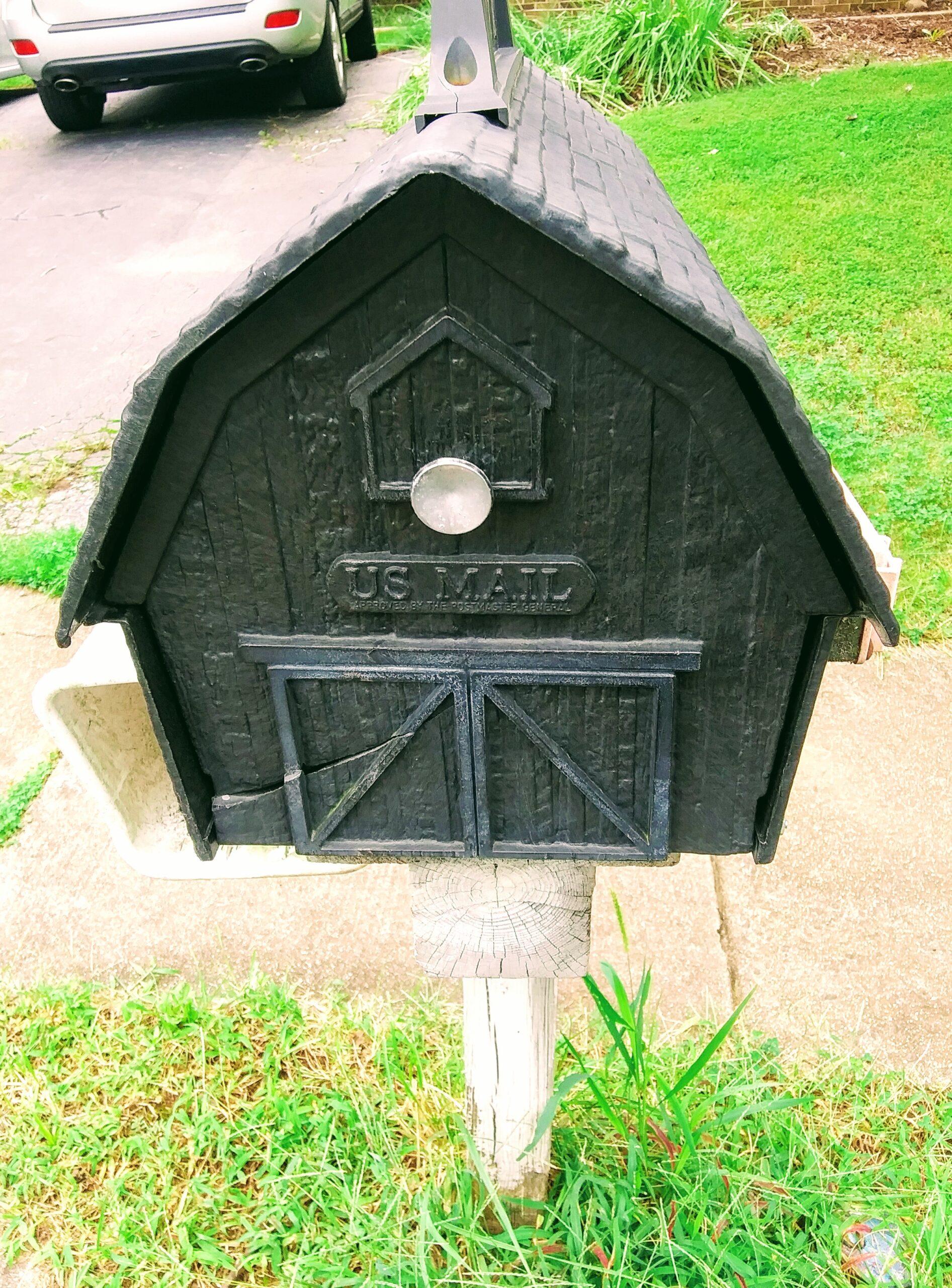 Mailbox Shaped like a Farm Barn