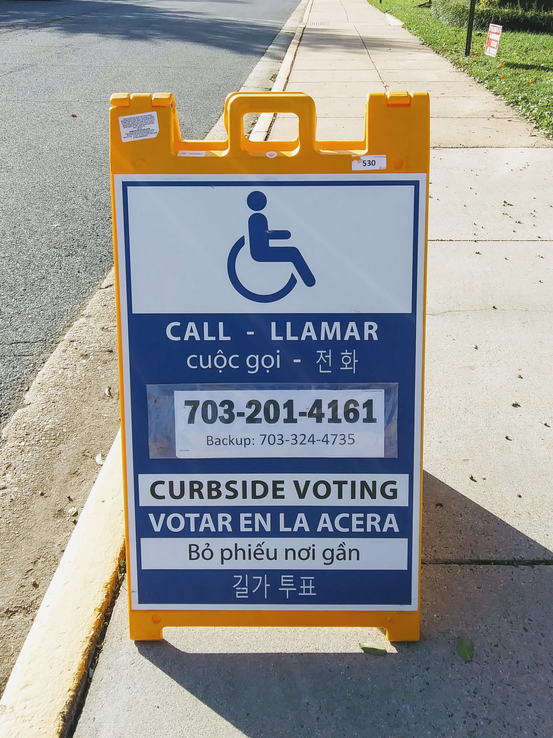 Curbside Voting Available Sign