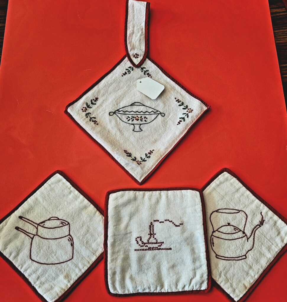 Vintage Pot Holder Set